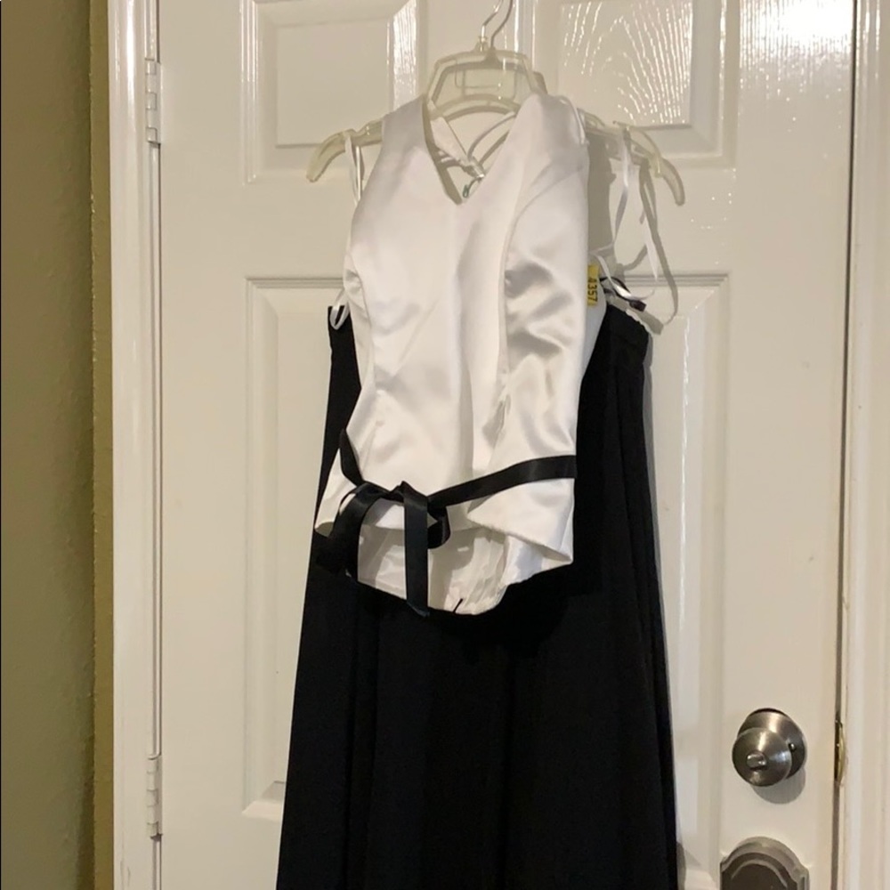 Black/White two piece party halter top and blouse.